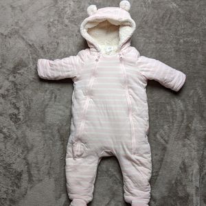 Baby Gap bunting outfit size 6-12 m.